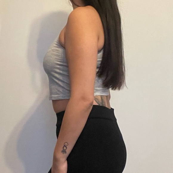 🎸 Guns N’ Roses Gray Halter Crop Tank – Size 4 🎸 - Picture 2 of 9